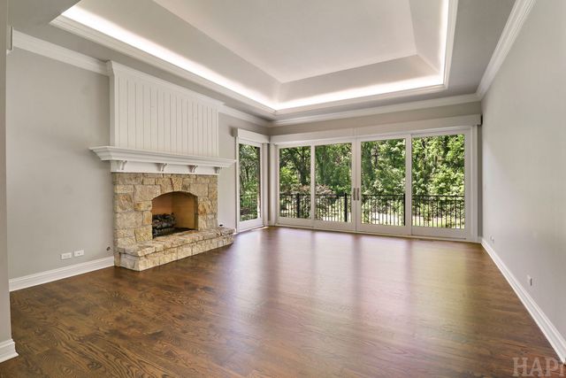 8806 WHISPERING PINES Trail, Woodstock, IL 60098