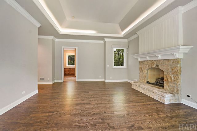 8806 WHISPERING PINES Trail, Woodstock, IL 60098
