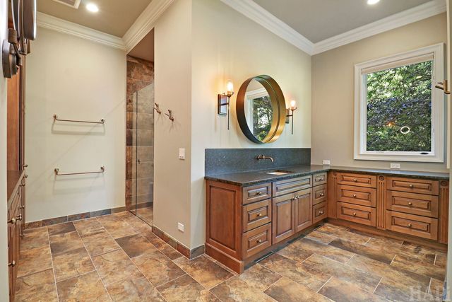 8806 WHISPERING PINES Trail, Woodstock, IL 60098