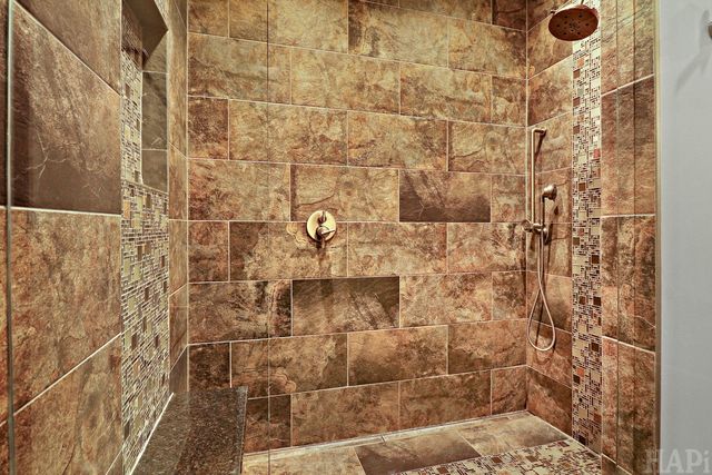 8806 WHISPERING PINES Trail, Woodstock, IL 60098
