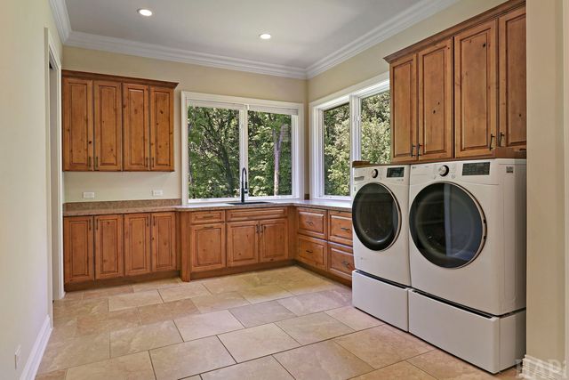 8806 WHISPERING PINES Trail, Woodstock, IL 60098