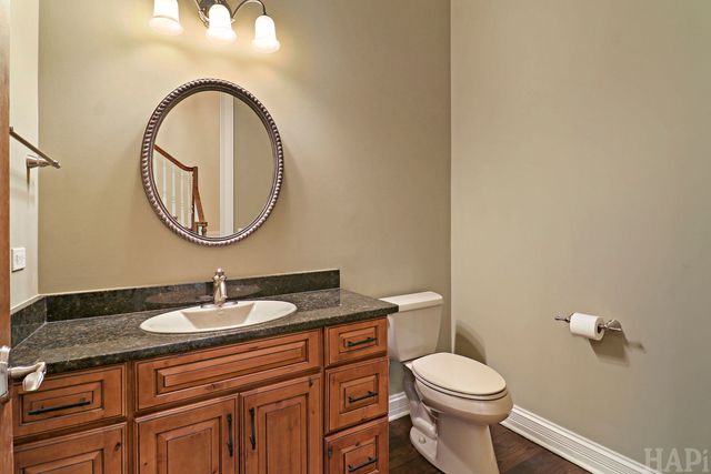 8806 WHISPERING PINES Trail, Woodstock, IL 60098
