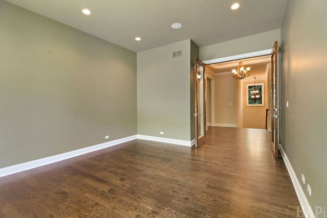 8806 WHISPERING PINES Trail, Woodstock, IL 60098