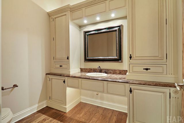 8806 WHISPERING PINES Trail, Woodstock, IL 60098