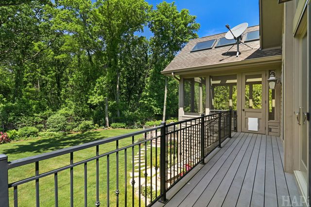 8806 WHISPERING PINES Trail, Woodstock, IL 60098