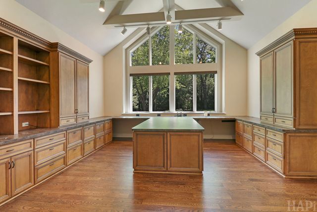 8806 WHISPERING PINES Trail, Woodstock, IL 60098