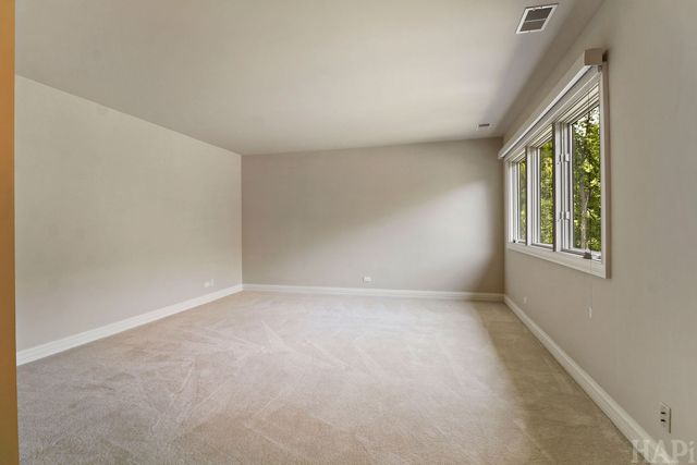 8806 WHISPERING PINES Trail, Woodstock, IL 60098