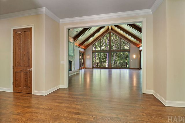 8806 WHISPERING PINES Trail, Woodstock, IL 60098
