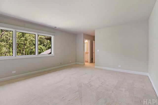 8806 WHISPERING PINES Trail, Woodstock, IL 60098