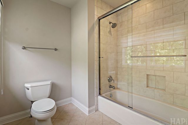 8806 WHISPERING PINES Trail, Woodstock, IL 60098
