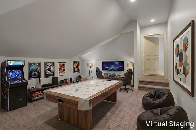 8806 WHISPERING PINES Trail, Woodstock, IL 60098