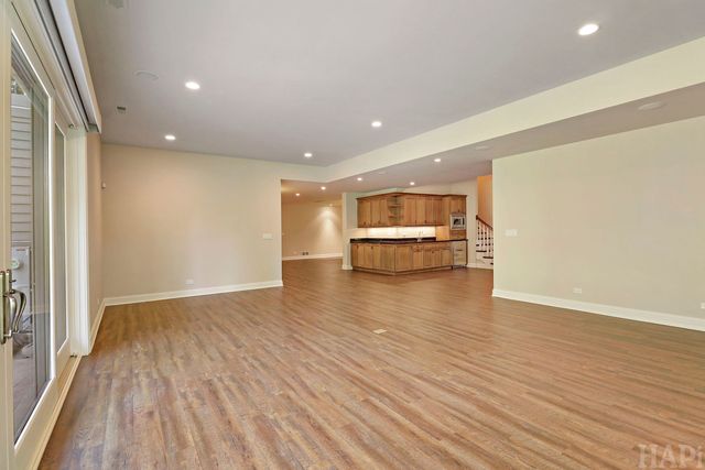 8806 WHISPERING PINES Trail, Woodstock, IL 60098