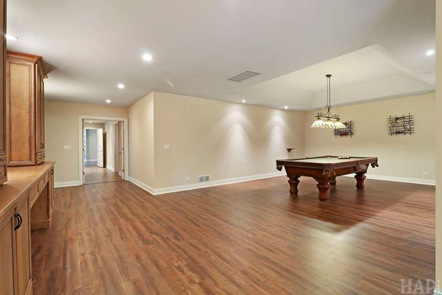 8806 WHISPERING PINES Trail, Woodstock, IL 60098