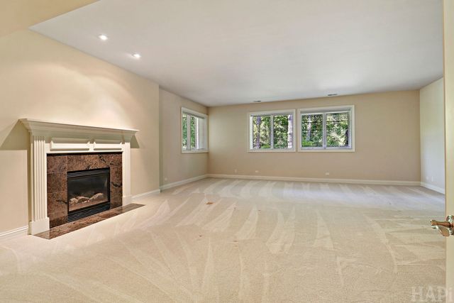 8806 WHISPERING PINES Trail, Woodstock, IL 60098