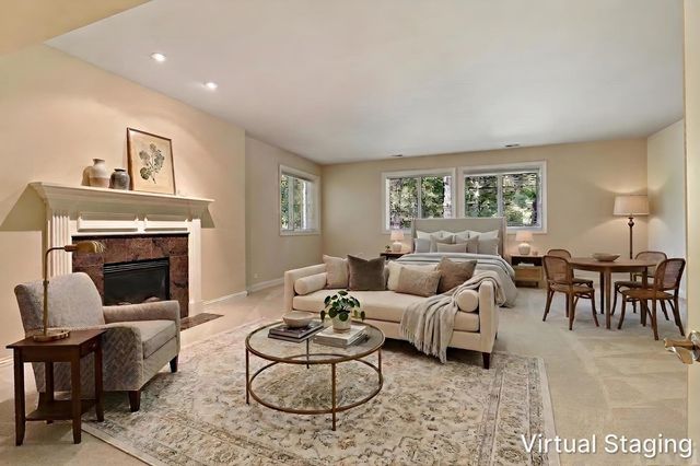 8806 WHISPERING PINES Trail, Woodstock, IL 60098