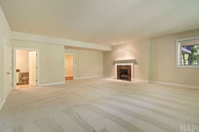 8806 WHISPERING PINES Trail, Woodstock, IL 60098