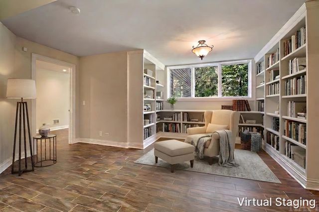 8806 WHISPERING PINES Trail, Woodstock, IL 60098