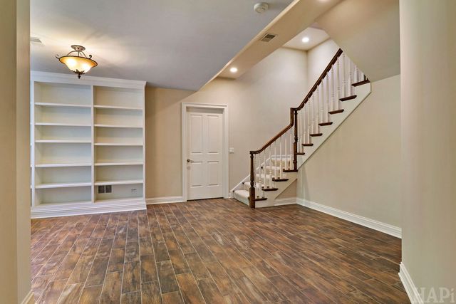 8806 WHISPERING PINES Trail, Woodstock, IL 60098