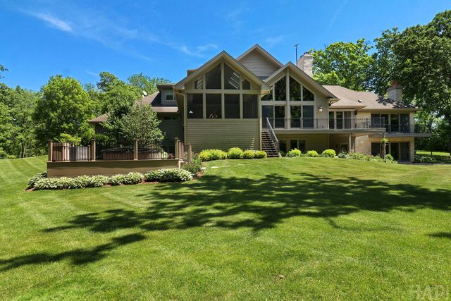 8806 WHISPERING PINES Trail, Woodstock, IL 60098