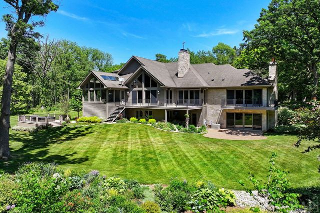 8806 WHISPERING PINES Trail, Woodstock, IL 60098