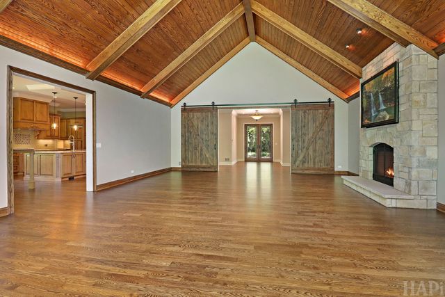 8806 WHISPERING PINES Trail, Woodstock, IL 60098