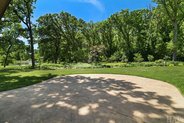 8806 WHISPERING PINES Trail, Woodstock, IL 60098