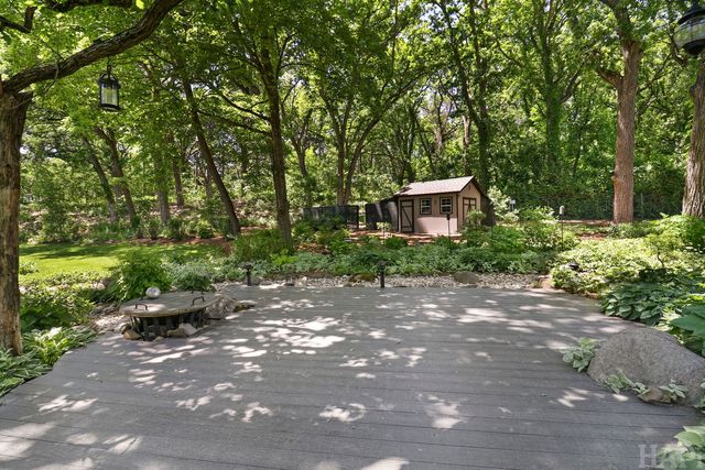 8806 WHISPERING PINES Trail, Woodstock, IL 60098