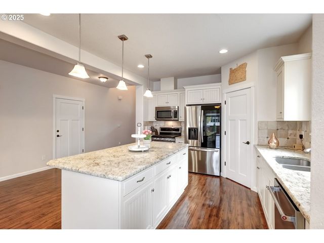 17647 HARDENBROOK Ave, Sandy, OR 97055