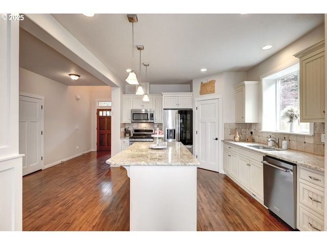 17647 HARDENBROOK Ave, Sandy, OR 97055