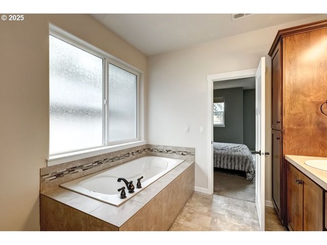 17647 HARDENBROOK Ave, Sandy, OR 97055