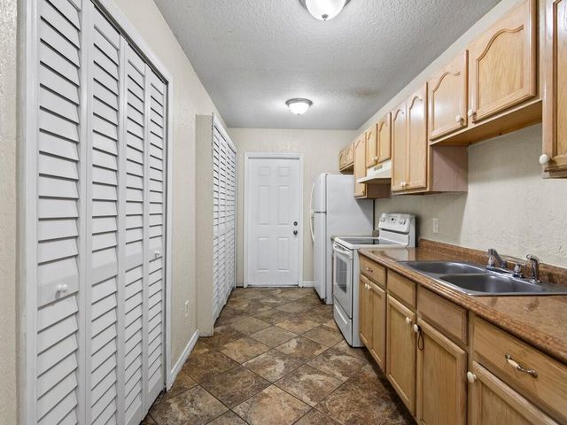 605 Dundas Court, Fort Pierce, FL 34950