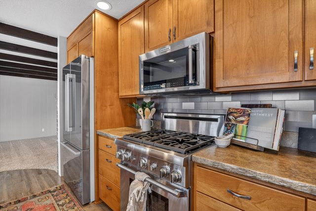 711 NW Amelia Drive, Grants Pass, OR 97526