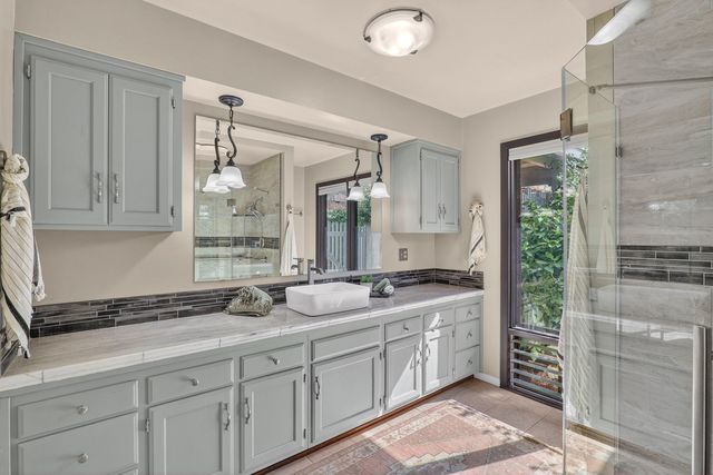 711 NW Amelia Drive, Grants Pass, OR 97526