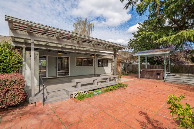 711 NW Amelia Drive, Grants Pass, OR 97526