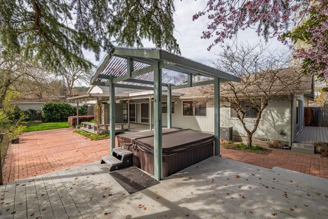 711 NW Amelia Drive, Grants Pass, OR 97526