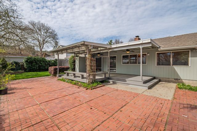 711 NW Amelia Drive, Grants Pass, OR 97526