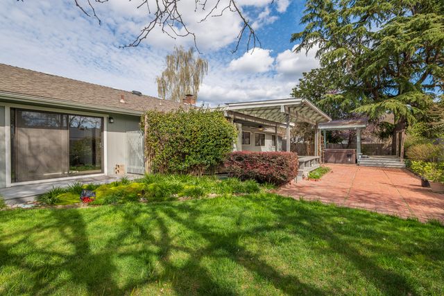 711 NW Amelia Drive, Grants Pass, OR 97526