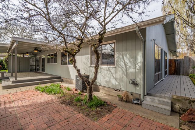 711 NW Amelia Drive, Grants Pass, OR 97526