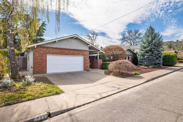 711 NW Amelia Drive, Grants Pass, OR 97526