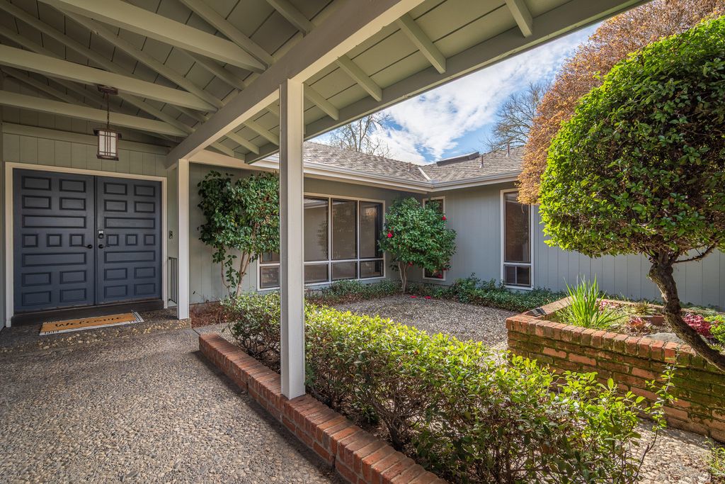 711 NW Amelia Drive, Grants Pass, OR 97526