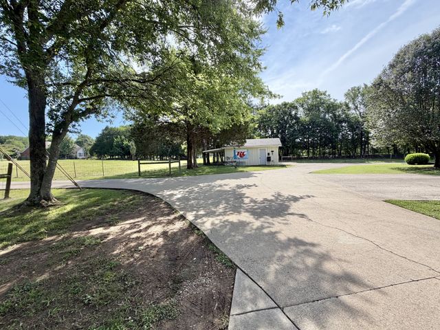 10650 Lascassas Pike, Milton, TN 37118