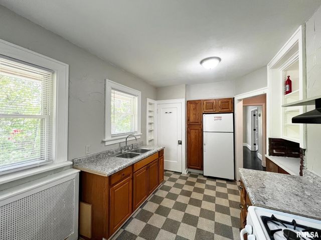 2718 N NORTH Street, Peoria, IL 61604