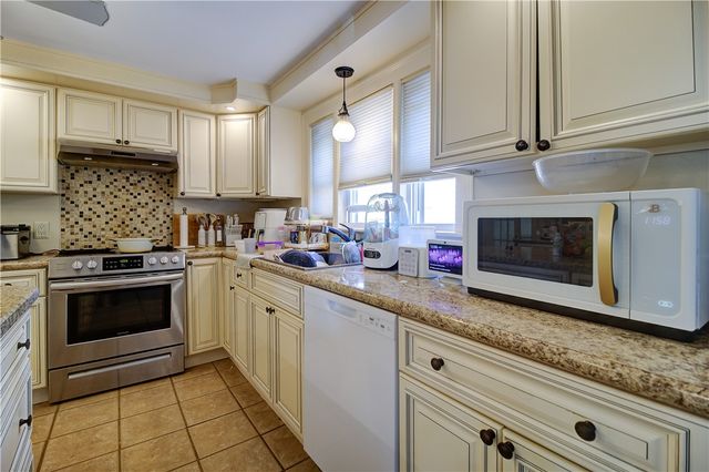 55 Jastram Street, Providence, RI 02908