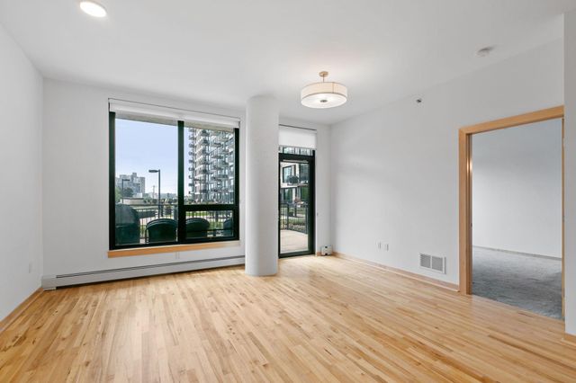 1240 S 2nd Street 225, Minneapolis, MN 55415