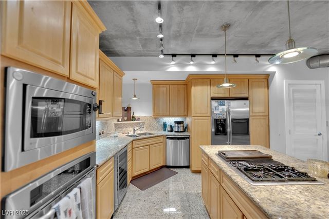 360 East Desert Inn Road 607, Las Vegas, NV 89109