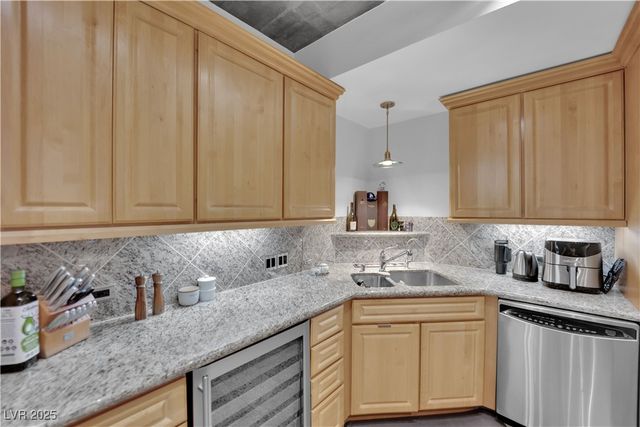 360 East Desert Inn Road 607, Las Vegas, NV 89109