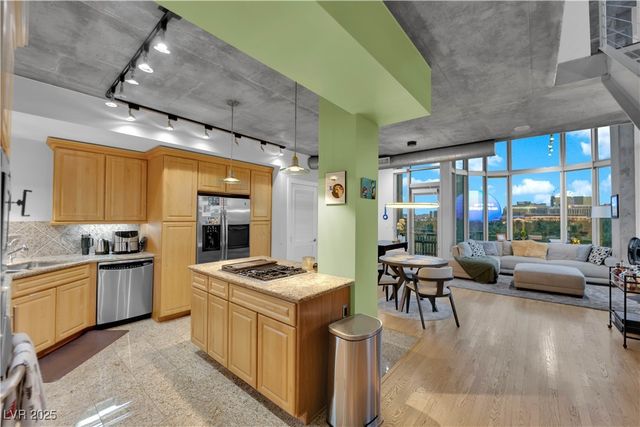 360 East Desert Inn Road 607, Las Vegas, NV 89109