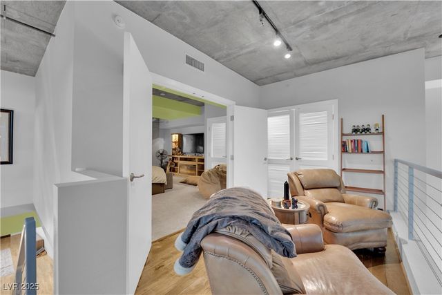 360 East Desert Inn Road 607, Las Vegas, NV 89109