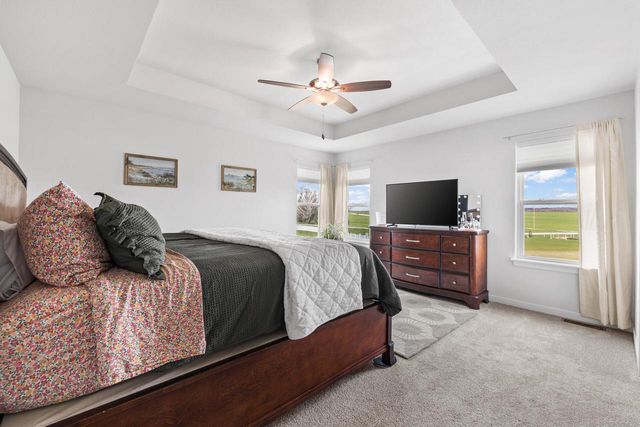 672 Lambert DRIVE, Slinger, WI 53086