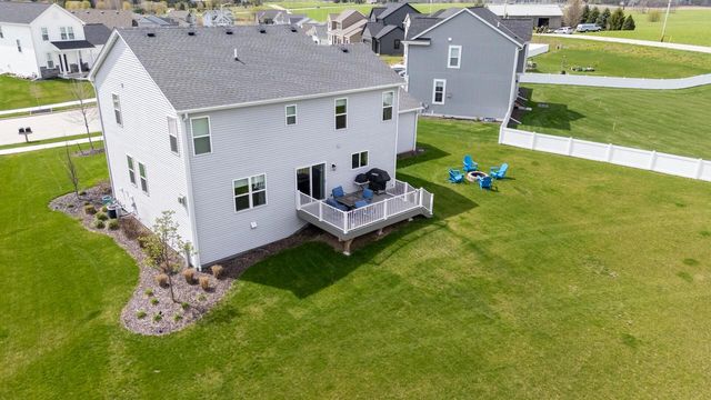 672 Lambert DRIVE, Slinger, WI 53086